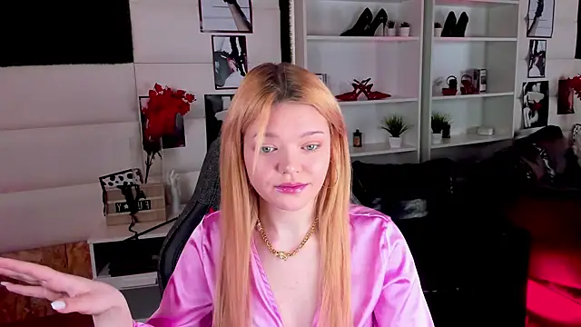 Snapshot of AdeleCartier chatting on February 26, 5:42 am AdeleCartier online show from February 26, 5:42 am