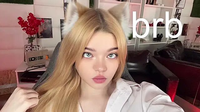 Snapshot of AdeleCartier chatting on February 27, 3:36 am AdeleCartier online show from February 27, 3:36 am