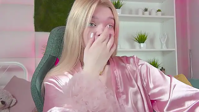 Snapshot of AdeleCartier chatting on March 9, 3:54 am AdeleCartier online show from March 9, 3:54 am