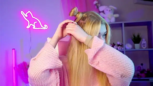 Snapshot of AdeleCartier chatting on March 19, 3:41 am AdeleCartier online show from March 19, 3:41 am