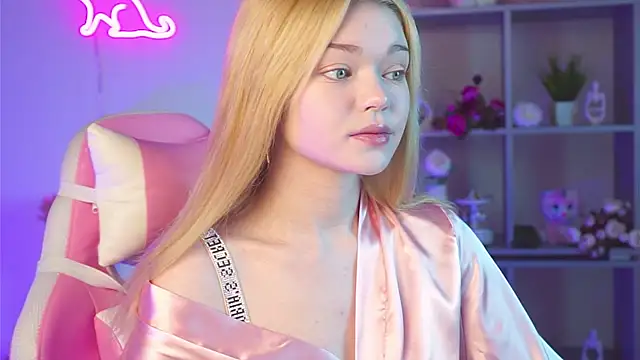 Snapshot of AdeleCartier chatting on March 23, 12:58 am AdeleCartier online show from March 23, 12:58 am