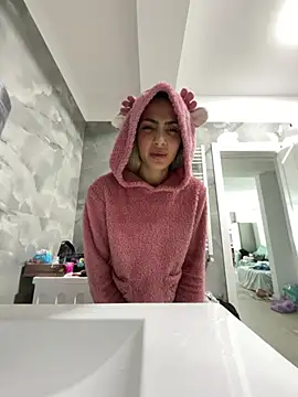 Snapshot of BonyBon29 chatting on February 22, 1:42 pm BonyBon29 online show from February 22, 1:42 pm