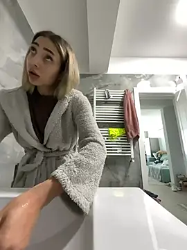 Snapshot of BonyBon29 chatting on March 6, 8:22 am BonyBon29 online show from March 6, 8:22 am