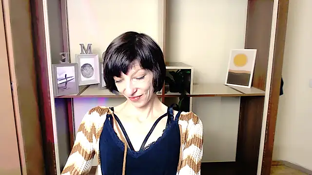  AngeliaFlow  online show from October 4, 6:55 am