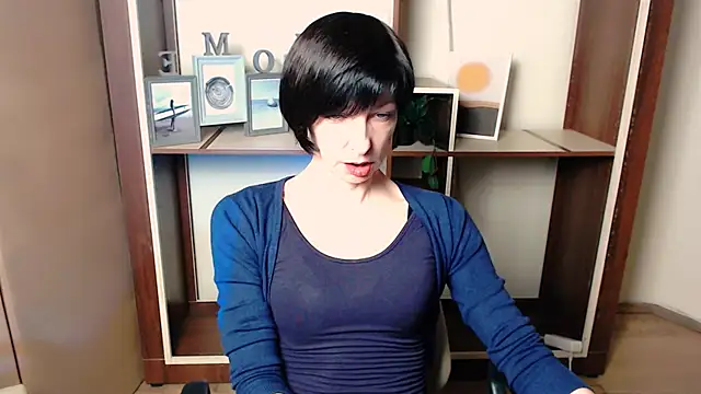  AngeliaFlow  online show from December 16, 7:13 am