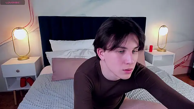 AdrianoAubert online show from March 8, 6:21 am