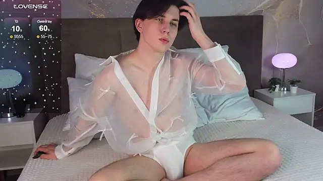 AdrianoAubert online show from March 22, 7:15 am