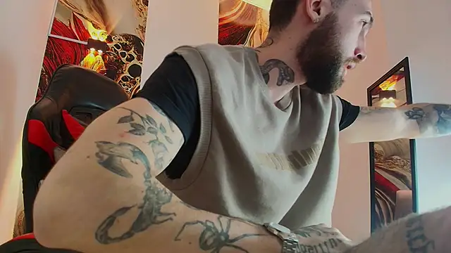 Snapshot of Luke_davis01 chatting on October 25, 1:07 pm Luke davis01 online show from October 25, 1:07 pm