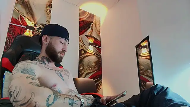 Snapshot of Luke_davis01 chatting on November 19, 1:22 pm Luke davis01 online show from November 19, 1:22 pm