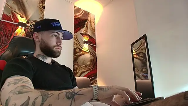 Luke davis01 online show from December 19, 12:56 pm