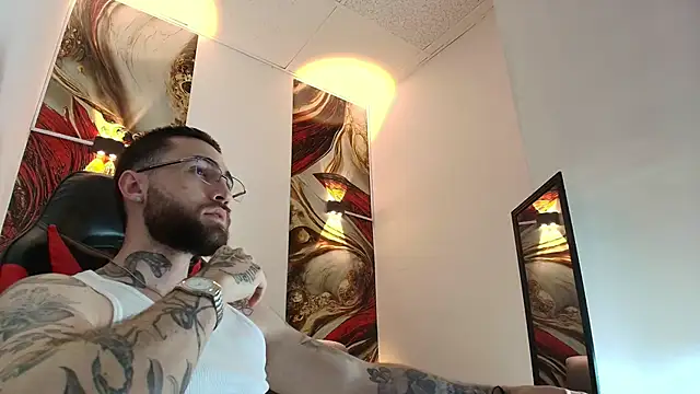 Luke davis01 online show from December 20, 1:07 pm