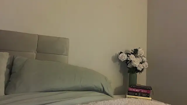 skyejde online show from November 17, 9:53 pm