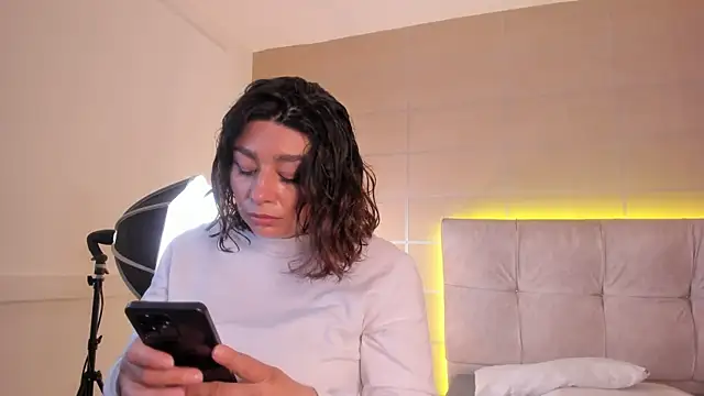 Snapshot of _michonne_ chatting on May 15, 3:24 am michonne online show from May 15, 3:24 am