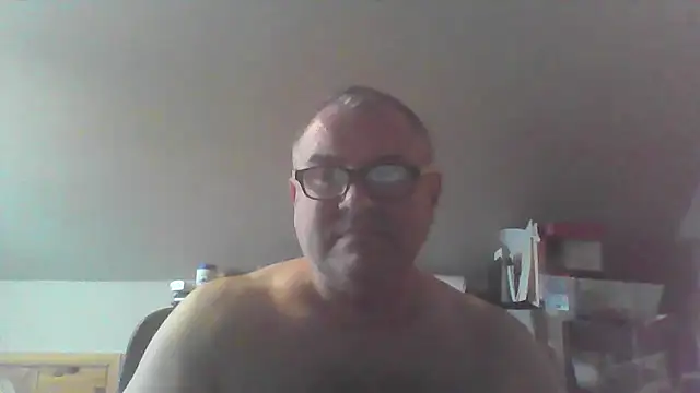 Snapshot of mkestr69 chatting on December 1, 9:20 pm mkestr69 online show from December 1, 9:20 pm
