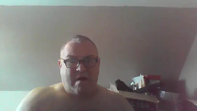 Snapshot of mkestr69 chatting on February 5, 5:28 pm mkestr69 online show from February 5, 5:28 pm