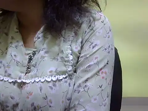 Your cutiepie  online show from November 18, 10:20 am