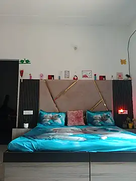 Snapshot of shnaz_1 chatting on July 7, 7:34 am shnaz 1 online show from July 7, 7:34 am