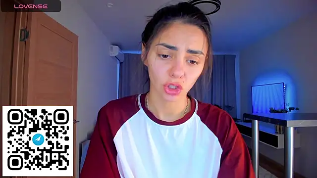 Snapshot of EmiliaZen chatting on November 3, 1:23 pm EmiliaZen online show from November 3, 1:23 pm