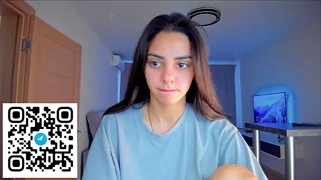 Snapshot of EmiliaZen chatting on November 18, 11:58 am EmiliaZen online show from November 18, 11:58 am