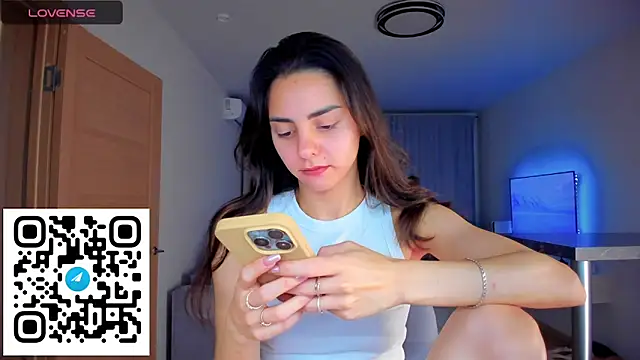 Snapshot of EmiliaZen chatting on November 24, 5:12 pm EmiliaZen online show from November 24, 5:12 pm