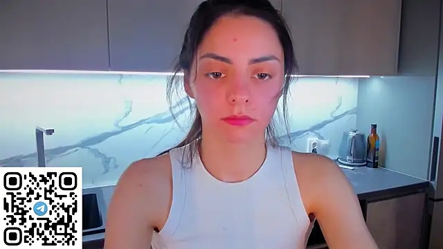 EmiliaZen online show from April 28, 6:02 pm