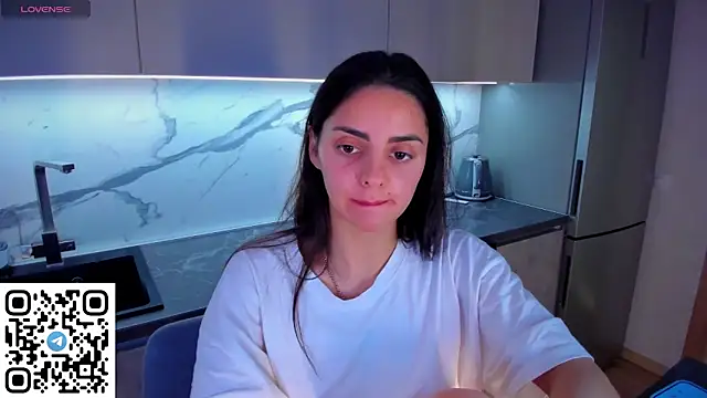 EmiliaZen online show from June 9, 1:17 am