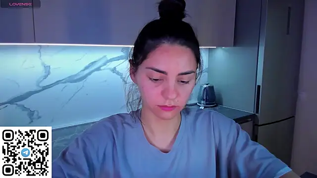 EmiliaZen online show from June 9, 9:37 pm
