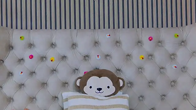Snapshot of PlayfulShow chatting on May 4, 9:05 am PlayfulShow online show from May 4, 9:05 am