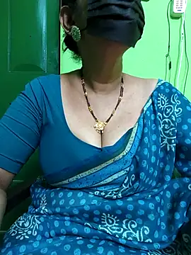 Snapshot of niiveditha chatting on February 28, 9:36 am niiveditha online show from February 28, 9:36 am