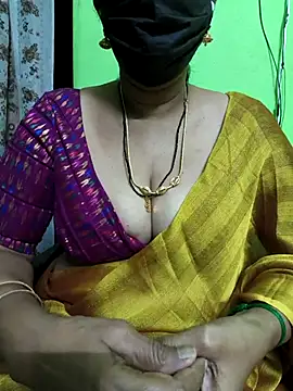 Snapshot of niiveditha chatting on March 7, 12:15 am niiveditha online show from March 7, 12:15 am