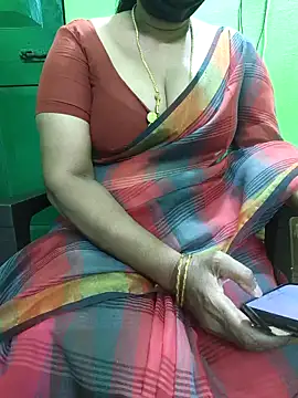 Snapshot of niiveditha chatting on November 20, 9:53 am niiveditha online show from November 20, 9:53 am