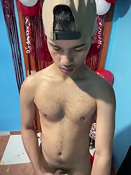 Snapshot of Twink_X chatting on February 15, 5:30 am Twink X online show from February 15, 5:30 am