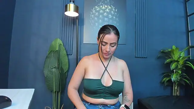 Snapshot of scarlet_edwars chatting on June 3, 8:03 pm scarlet edwars online show from June 3, 8:03 pm