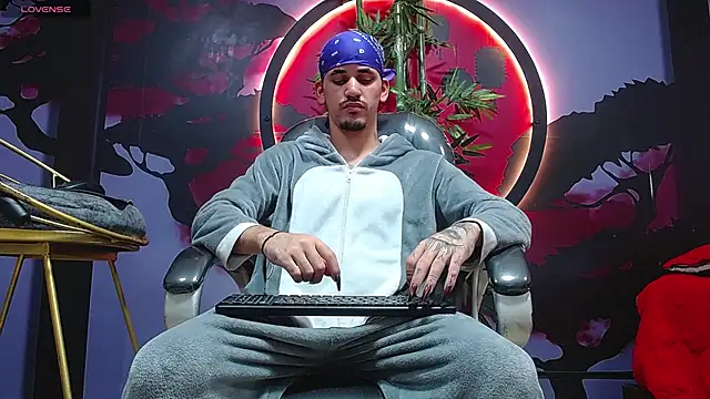 Dirty Kingg online show from November 11, 8:53 pm