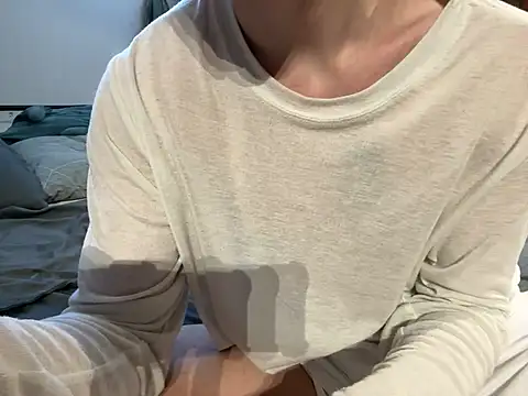 Snapshot of Julian_wins chatting on February 25, 2:47 am Julian wins online show from February 25, 2:47 am