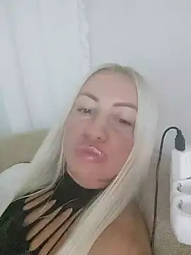 Snapshot of visnjica chatting on September 28, 8:25 pm visnjica online show from September 28, 8:25 pm