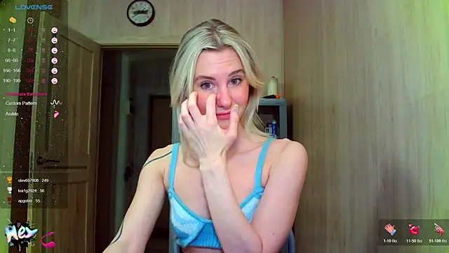 Snapshot of Caramel_piegirl chatting on December 15, 6:34 pm Caramel piegirl online show from December 15, 6:34 pm