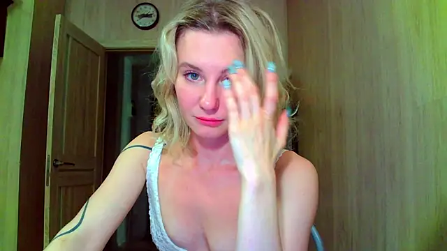 Snapshot of Caramel_piegirl chatting on July 12, 8:44 pm Caramel piegirl online show from July 12, 8:44 pm