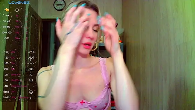 Snapshot of Caramel_piegirl chatting on July 25, 9:45 pm Caramel piegirl online show from July 25, 9:45 pm
