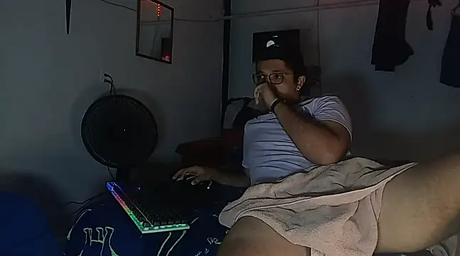 Snapshot of Diegovilla20 chatting on March 22, 5:28 am Diegovilla20 online show from March 22, 5:28 am