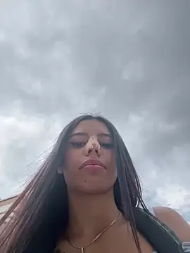 Laura-Khalifa online show from February 16, 8:00 pm