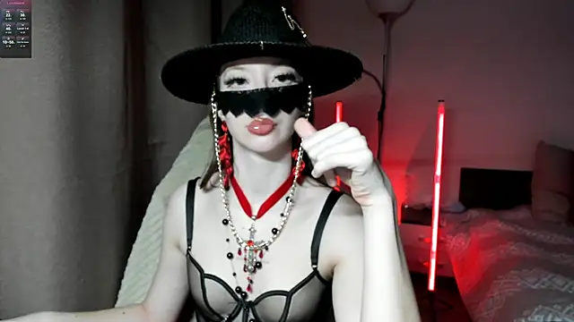 Snapshot of holyharlot chatting on March 14, 4:51 pm holyharlot online show from March 14, 4:51 pm