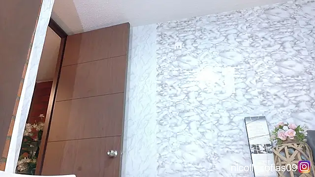 nicollesofia2 online show from July 11, 2:25 am