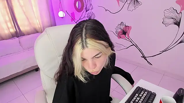 Isabela Fiorelli online show from September 28, 11:48 am