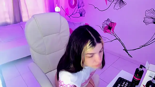 Isabela Fiorelli online show from November 14, 1:10 pm