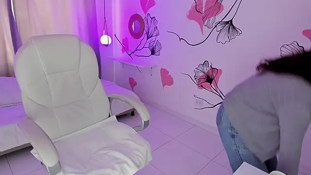 Isabela Fiorelli online show from January 7, 1:24 pm