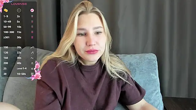 Snapshot of And1sa chatting on November 10, 8:57 am And1sa online show from November 10, 8:57 am