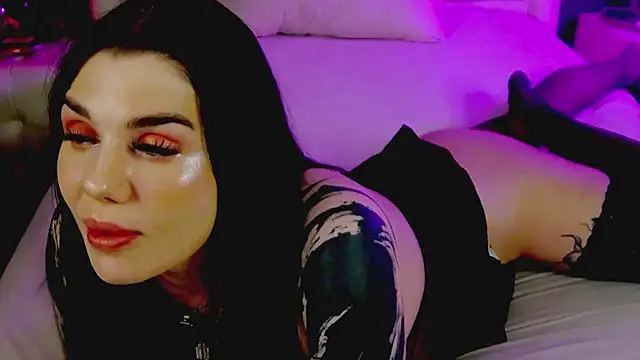 MaeveMoon online show from June 8, 1:28 am