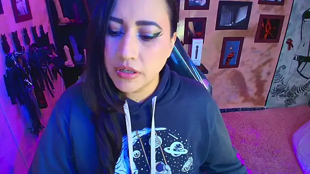 cherryy bombshelll online show from January 7, 5:15 pm