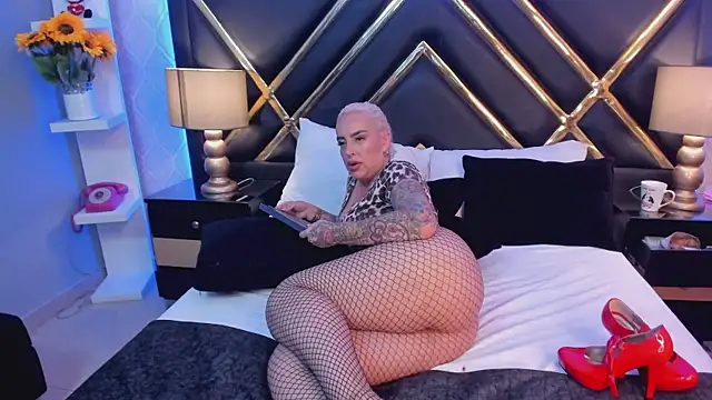 Snapshot of SophieWinsloow chatting on March 22, 6:58 pm SophieWinsloow online show from March 22, 6:58 pm